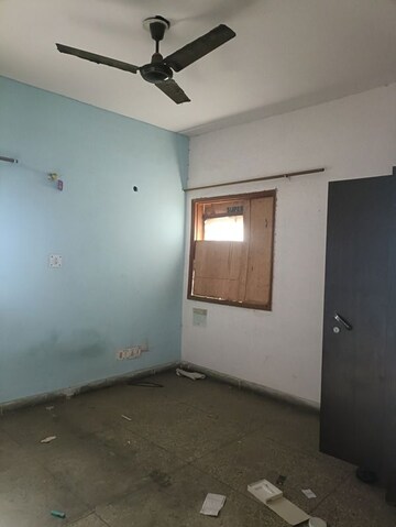 Room in 3 BHK Apartment at Vasundhara Enclave – for Sale