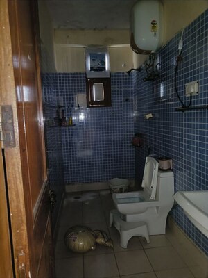 Team Area in 3.5 BHK Apartment at Vasundhara Enclave – for Rent