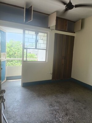 Room in 3 BHK Apartment at Vasundhara Enclave – for Sale