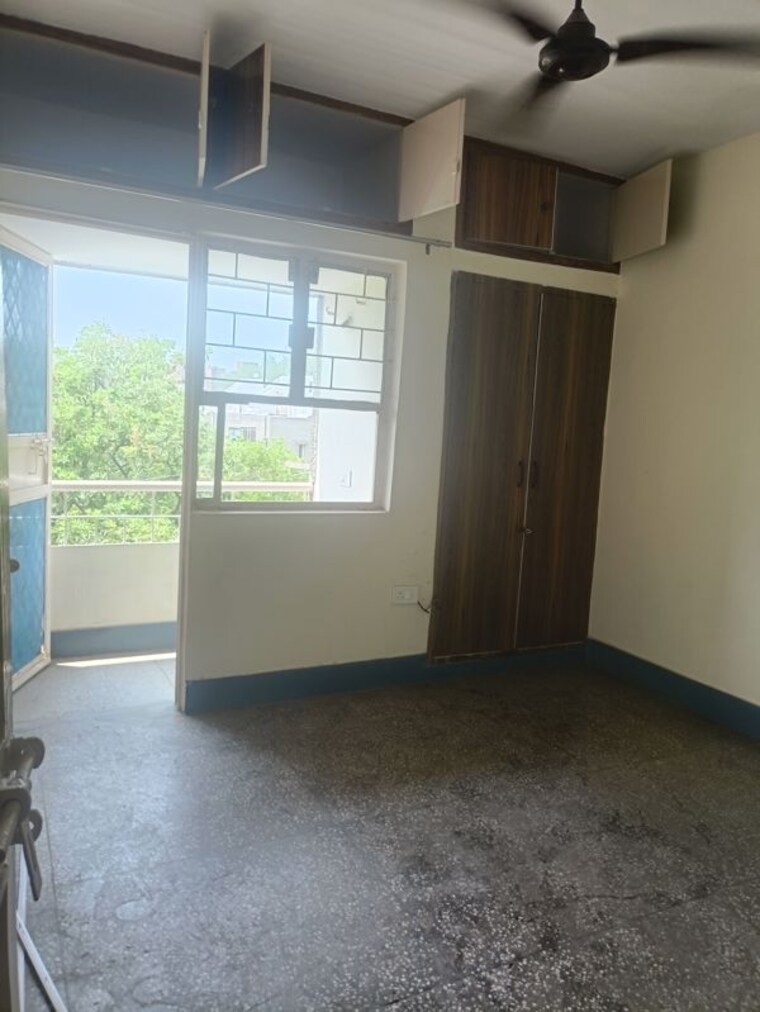 Room, vasundhara enclave 3 Bedroom 1300 Sq.Ft. Apartment In Vasundhara Enclave Delhi 10028090