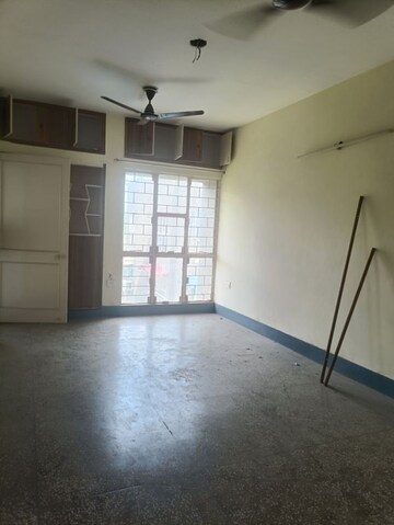 Room in 3 BHK Apartment at Vasundhara Enclave – for Sale