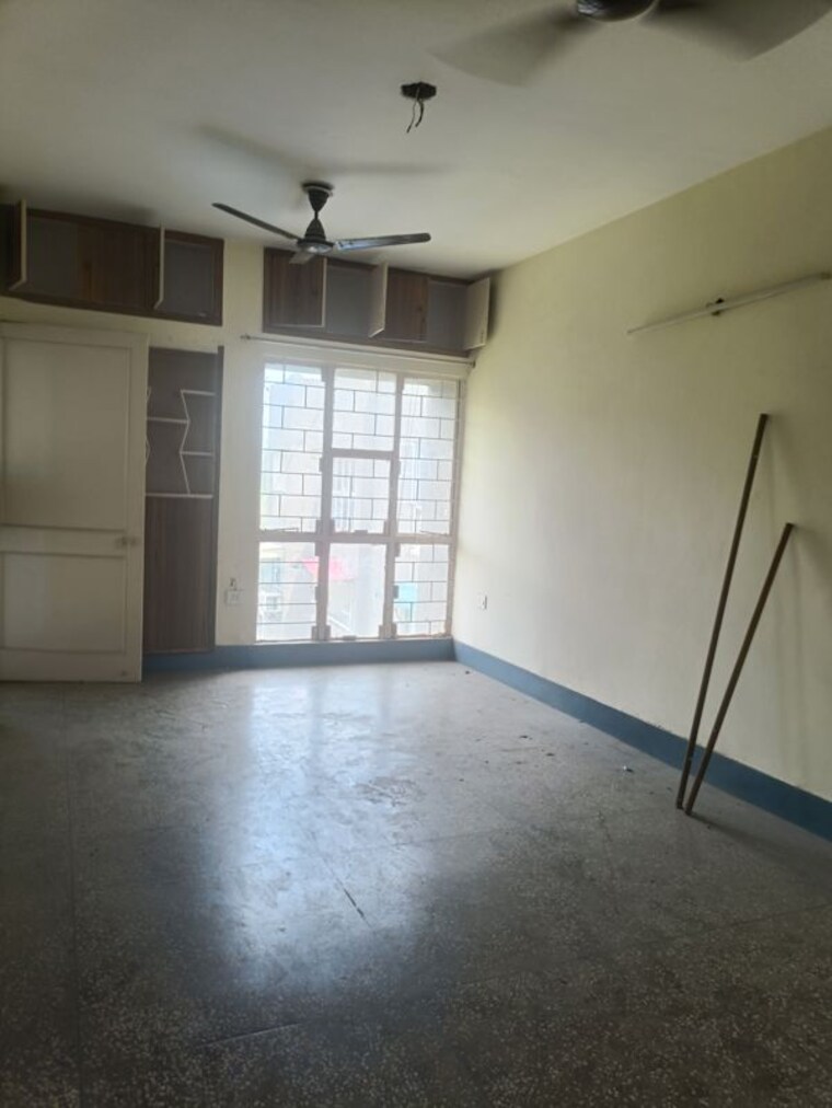 Room, vasundhara enclave 3 Bedroom 1300 Sq.Ft. Apartment In Vasundhara Enclave Delhi 10028090