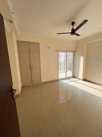 Room in 2.5 BHK Apartment at Amrapali Terrace Homes, Tech Zone 4 Greater Noida – for Rent