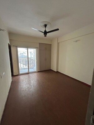 Room in 2.5 BHK Apartment at Amrapali Terrace Homes, Tech Zone 4 Greater Noida – for Rent