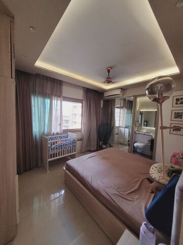 Master Bedroom in 2 BHK Apartment at Sheth Vasant Oasis, Andheri East – for Rent