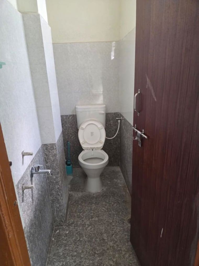 Bathroom, begumpet 1 Bedroom 550 Sq.Ft. Builder Floor In Begumpet Hyderabad 10090265