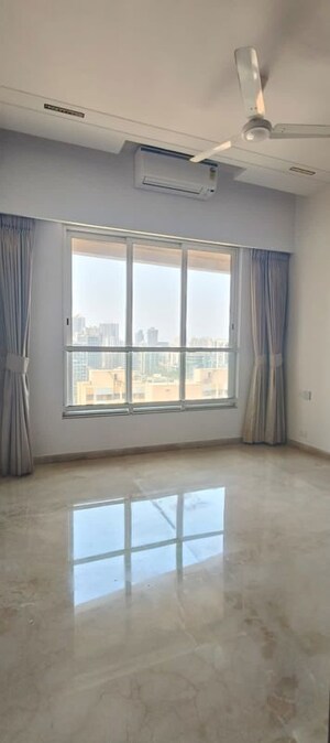 Room in 2 BHK Apartment at Kalpataru Radiance, Goregaon West – for Rent