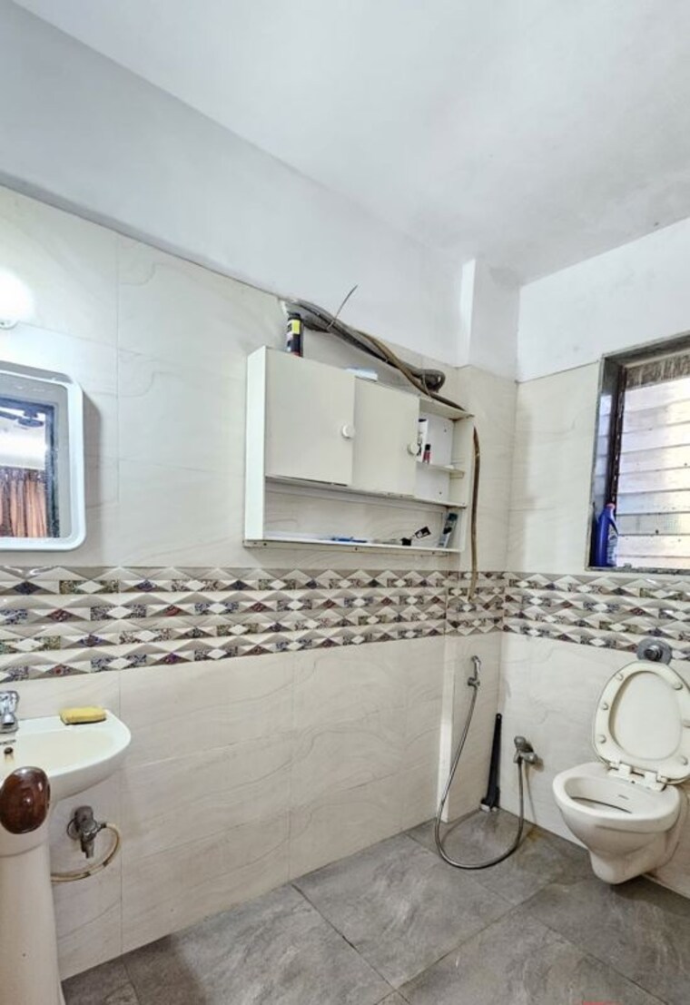 Bathroom, lok-yamuna 2 Bedroom 915 Sq.Ft. Apartment In Andheri East Mumbai 10090314
