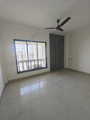 Room in 3 BHK Apartment at Gahlot Majesty and Avenue CHS, Seawoods – for Rent