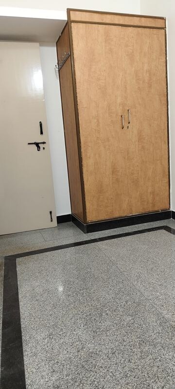 Room in 2 BHK Builder Floor at Jeevan Bima Nagar – for Rent