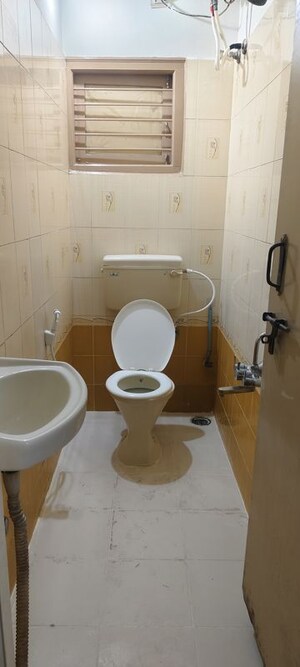 Bathroom in 2 BHK Builder Floor at Jeevan Bima Nagar – for Rent