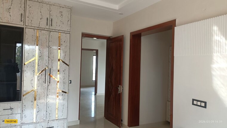 Room, sunny enclave 5 Bedroom 200 Sq.Yd. Independent House In Sunny Enclave Mohali 10090347