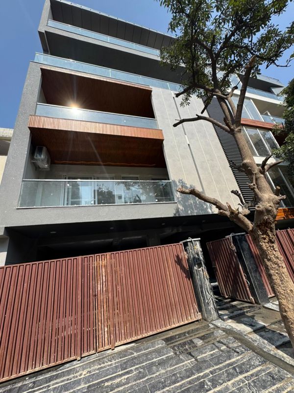 3 BHK Builder Floor For Rent in Sector 56