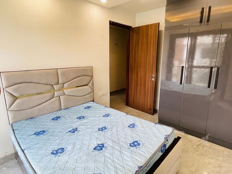 Bedroom, sector 56 3 Bedroom 251 Sq.Yd. Builder Floor In Sector 56 Gurgaon 10090429