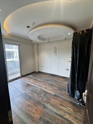 Bedroom in 5 BHK Villa at Maharani Bagh – for Sale