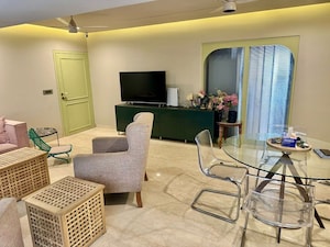 Living Room in 2 BHK Apartment at Santacruz West – for Rent