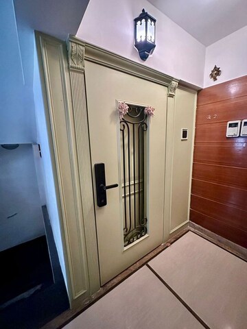 Bedroom in 2 BHK Apartment at Santacruz West – for Rent