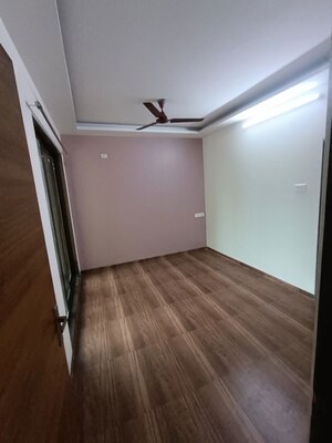 Room in 2.5 BHK Apartment at Rattan Icon, Seawoods Sector 50 – for Rent