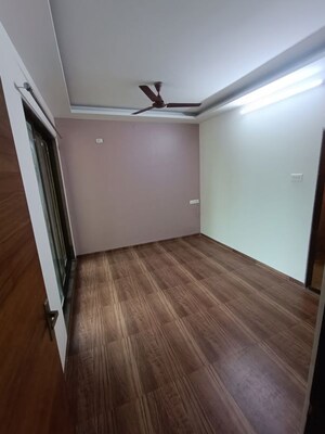 Room in 2.5 BHK Apartment at Rattan Icon, Seawoods Sector 50 – for Rent