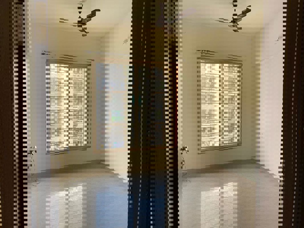 2 BHK + Servant Room 1000 Sq.Ft. Apartment in Park Express