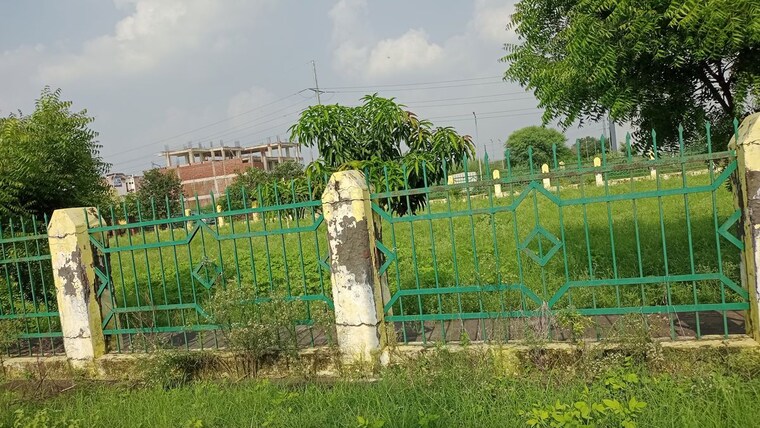 Garden, siddharth vihar  126 Sq.Mt. Plot In Siddharth Vihar Ghaziabad 10090308