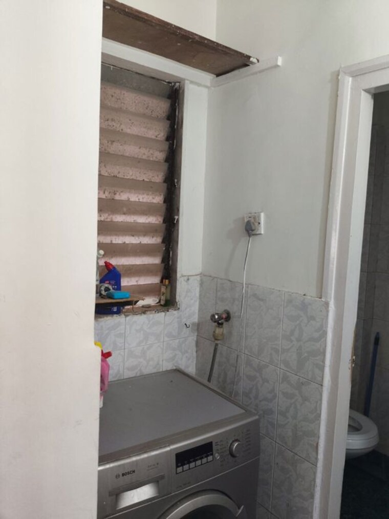Bathroom, royal-classic-co-op-society 2 Bedroom 750 Sq.Ft. Apartment In Andheri West Mumbai 10090792
