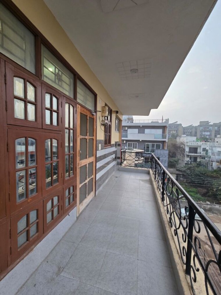 Balcony, sector 56 3 Bedroom 266 Sq.Yd. Builder Floor In Sector 56 Gurgaon 10090809