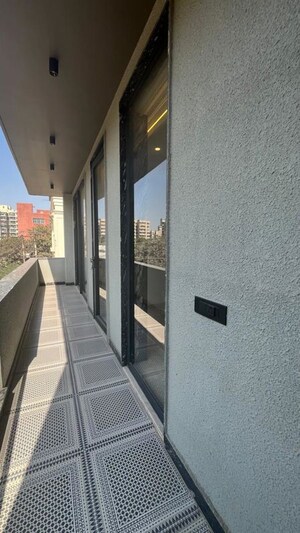 Building Lobby in 3 BHK Builder Floor at Sector 56 – for Rent