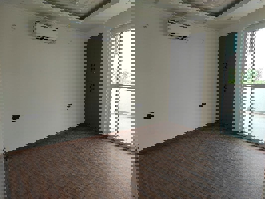 4 BHK + Pooja Room,Servant Room 333 Sq.Yd. Builder Floor in Puri Aman Vilas