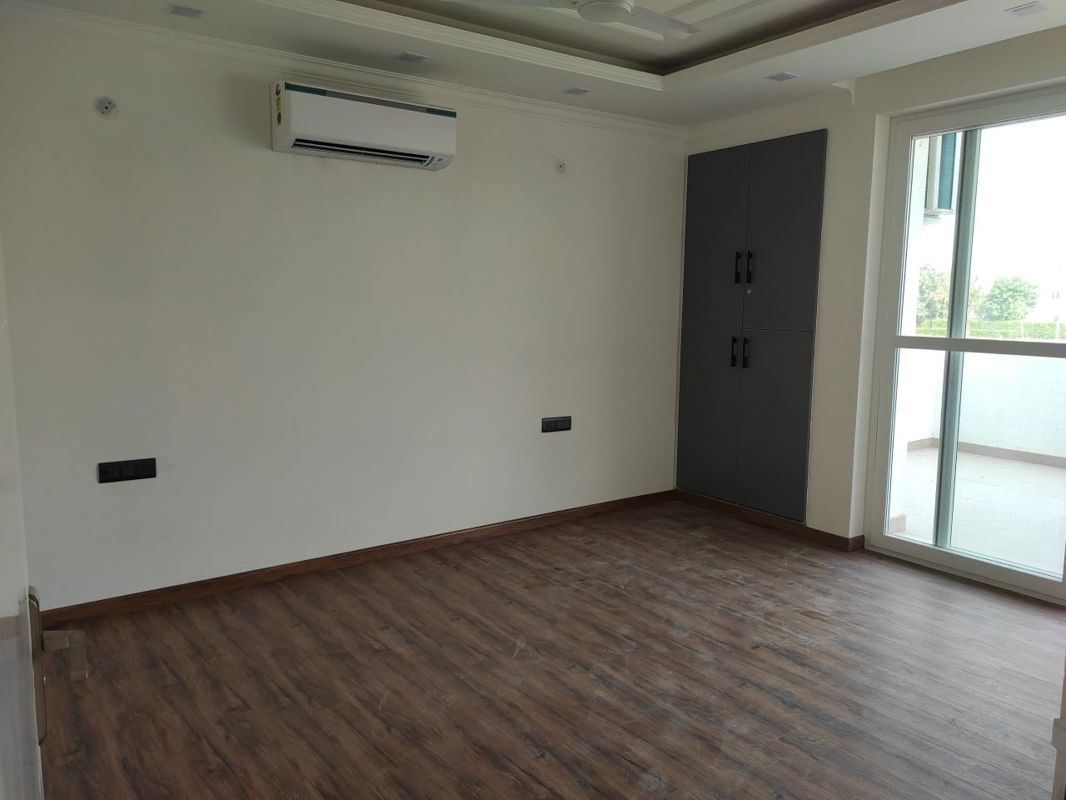 4 BHK + Pooja Room,Servant Room Builder Floor For Sale in Puri Aman Vilas