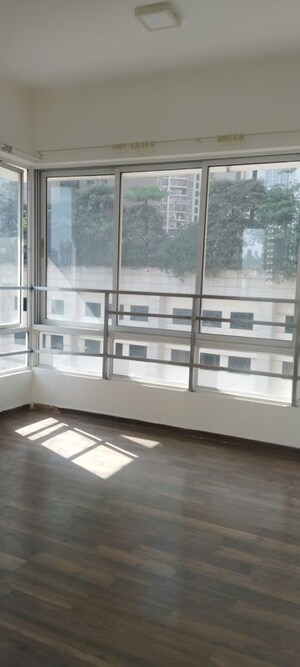 Room in 2 BHK Apartment at Mulund West – for Rent