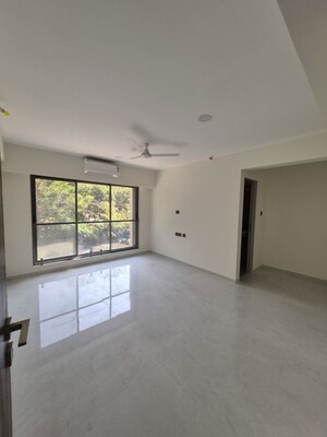 Room in 3 BHK Apartment at Shree Suraj Park Grandeur, Vile Parle West – for Rent