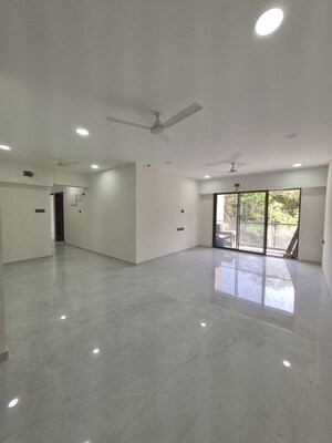 Room in 3 BHK Apartment at Shree Suraj Park Grandeur, Vile Parle West – for Rent