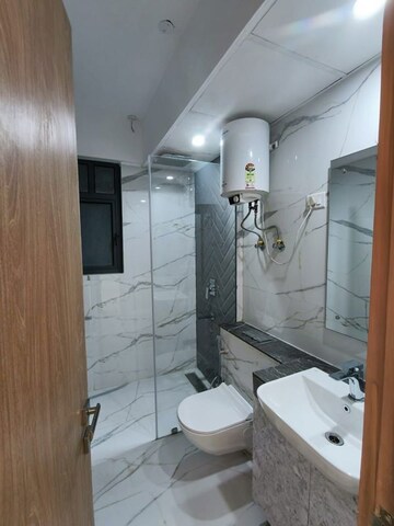 Bathroom in 2.5 BHK Apartment at M3M Heights, Sector 65 – for Sale