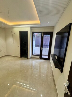 Room in 6 BHK Villa at Sukhdev Vihar – for Sale