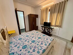 Bedroom in 3 BHK Builder Floor at DLF Atria, Dlf Phase ii – for Rent