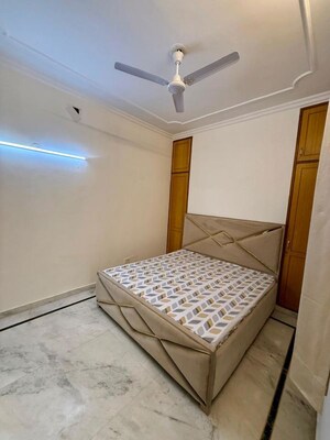 Bedroom in 3 BHK Builder Floor at DLF Atria, Dlf Phase ii – for Rent