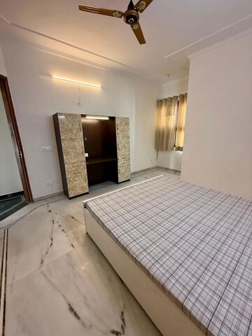 Bedroom in 3 BHK Builder Floor at DLF Atria, Dlf Phase ii – for Rent