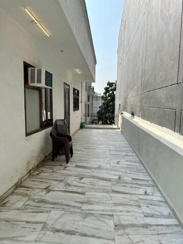 Balcony in 3 BHK Builder Floor at DLF Atria, Dlf Phase ii – for Rent