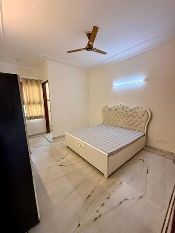 Bedroom in 3 BHK Builder Floor at DLF Atria, Dlf Phase ii – for Rent