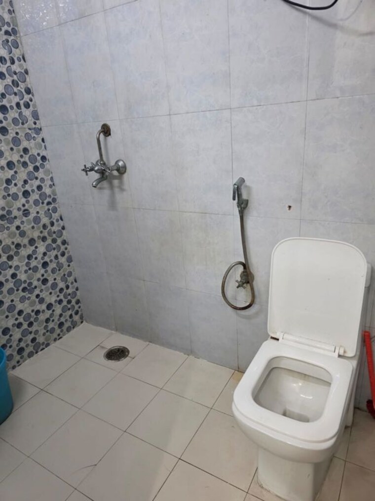 Bathroom, saket 2 Bedroom 1100 Sq.Ft. Builder Floor In Saket Delhi 10091130