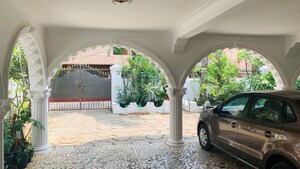 Parking in 5 BHK Independent House at Saligramam – for Sale