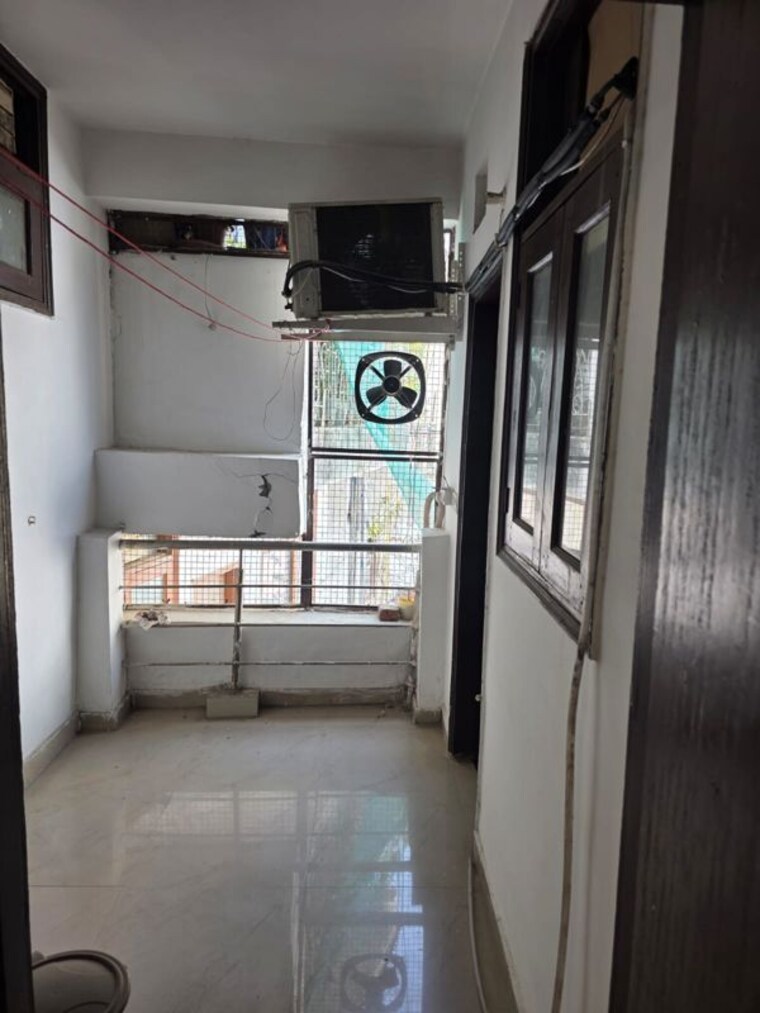 Balcony, freedom fighters enclave 4 Bedroom 200 Sq.Ft. Builder Floor In Freedom Fighters Enclave Delhi 10091179