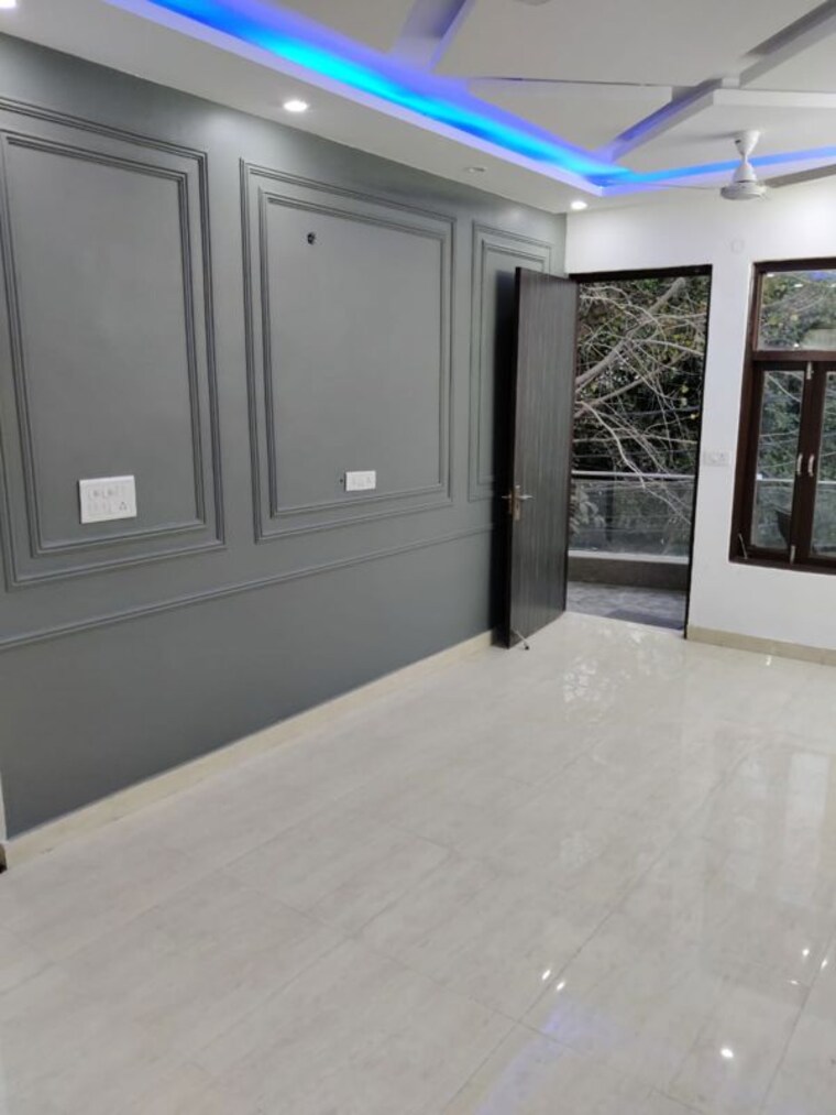 Room, chattarpur 3.5 Bedroom 125 Sq.Yd. Apartment In Chattarpur Delhi 10091186