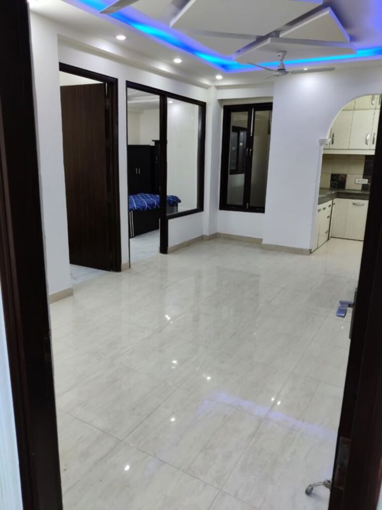 Room, chattarpur 3.5 Bedroom 125 Sq.Yd. Apartment In Chattarpur Delhi 10091186