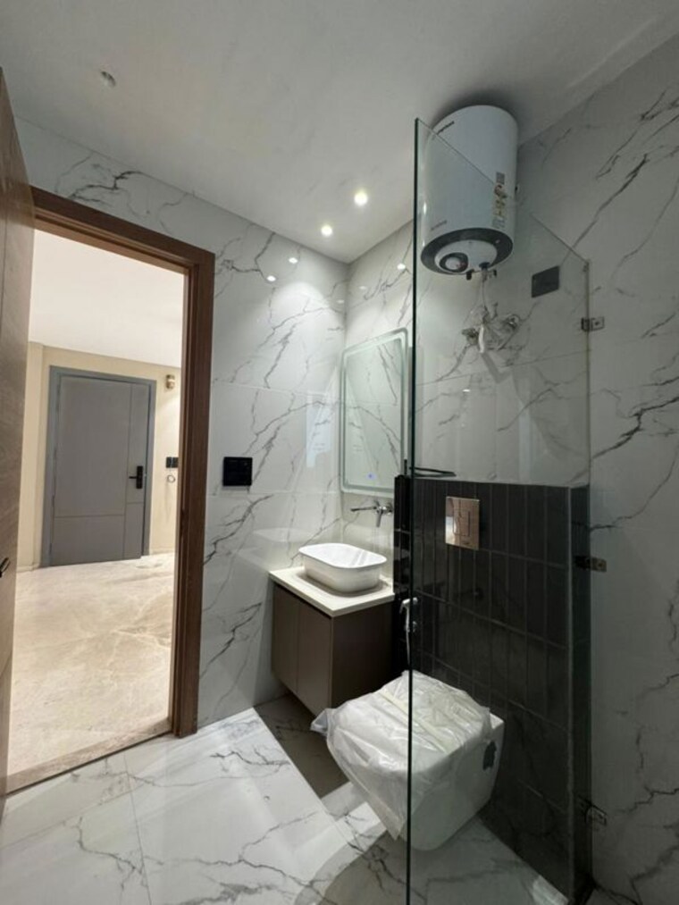 Bathroom, sector 56 2.5 Bedroom 156 Sq.Yd. Builder Floor In Sector 56 Gurgaon 10091203