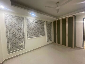 Room in 3 BHK Builder Floor at Ansal Sushant Lok I, Sector 43 – for Sale