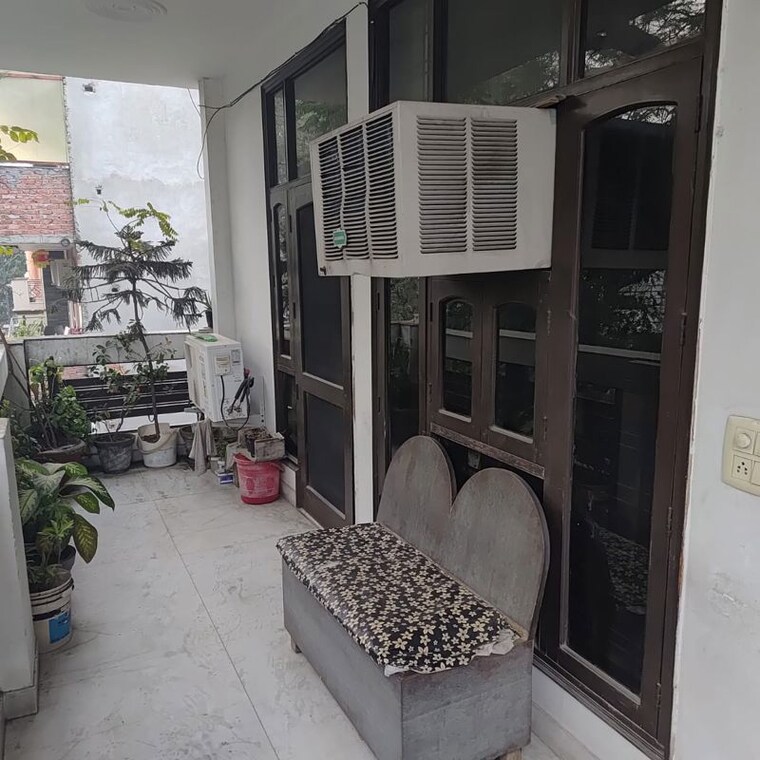 Living Room, riddhi-siddhi-apartments-gurgaon 5 Bedroom 250 Sq.Yd. Apartment In Delhi Road Gurgaon 10091314