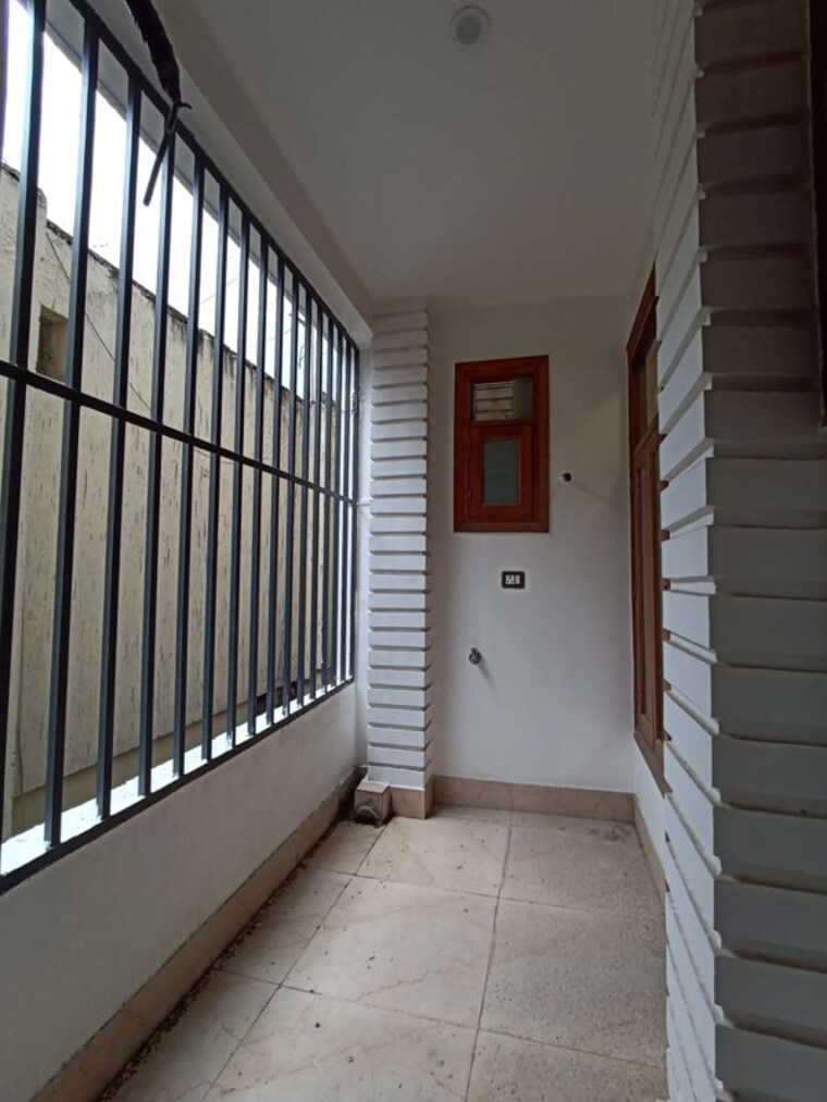 Balcony, freedom fighters enclave 4 Bedroom 2000 Sq.Ft. Builder Floor In Freedom Fighters Enclave Delhi 10091316