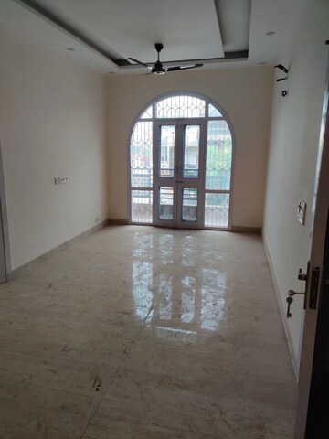 Room in 2 BHK Builder Floor at New Palam Vihar – for Rent